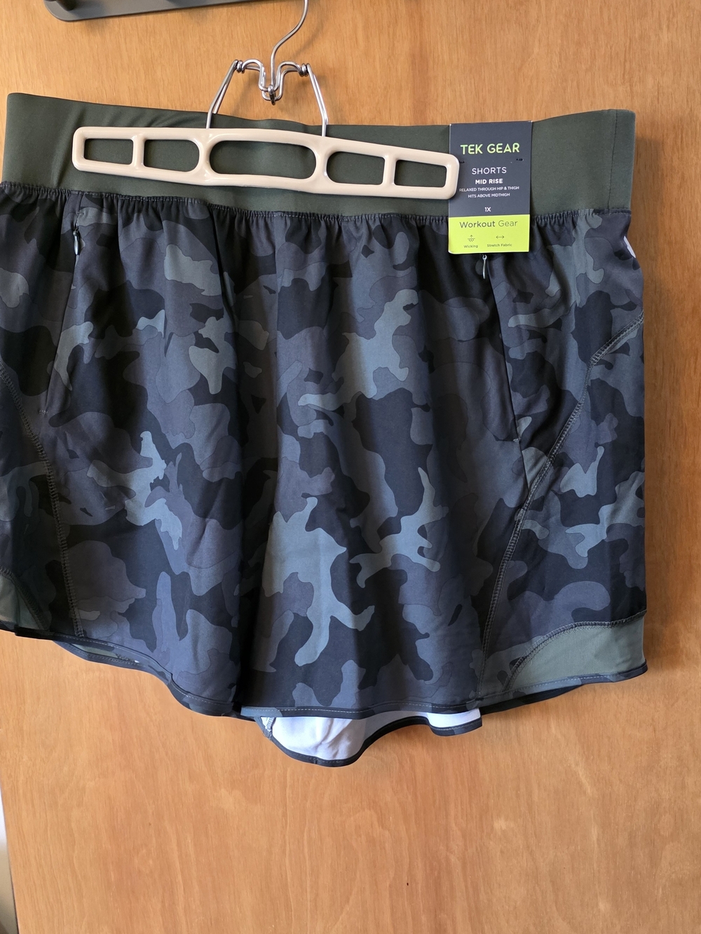NWT Tek Gear Mid Rise Camo Running Workout Shorts Olive Green 1X $26
